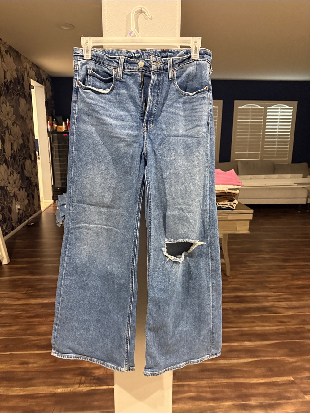 Old Navy Light Blue Wide-Leg Distressed Jeans
